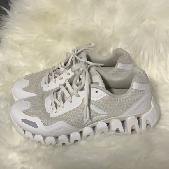 Vintage REEBOK 👟Womens Tennis shoes 👟 Size US 5- White - Picture 3 of 12